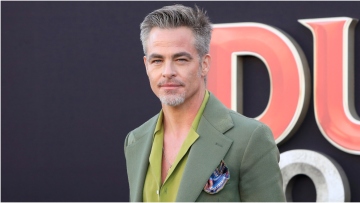 Κρις Πάιν: Κάνει το σκηνοθετικό του ντεμπούτο με το Poolman