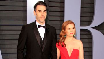 Άιλα Φίσερ μετά το δύσκολο διαζύγιο με τον Σάσα Μπάρον Κοέν: Προσπαθώ να θυμίσω στον εαυτό μου ποια είμαι έξω από τη σχέση
