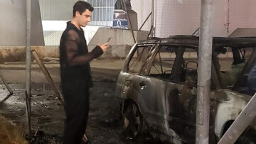 Γαλάτσι: Στις φλόγες τυλίχθηκε το αυτοκίνητο του ηθοποιού Γιώργου Αμούτζα - Δείτε βίντεο, φωτογραφίες