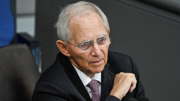 Σόιμπλε: Στα απομνημονεύματά του γράφει τι έγινε την ημέρα που η Ελλάδα πήρε 110 δισ. δάνειο