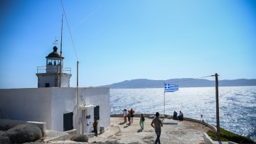 Καιρός: Υψηλές για την εποχή θερμοκρασίες και βοριάδες έως 7 μποφόρ  