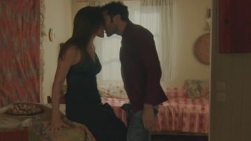 Δημήτρης Μοθωναίος: Η τολμηρή ερωτική σκηνή του με τη Μαρία Ναυπλιώτου στη σειρά «Παραλία» 