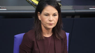 Πόλεμος στην Ουκρανία: Στο Κίεβο η Αναλένα Μπέρμποκ - «Οι Ουκρανοί υπερασπίζονται την ελευθερία όλης της Ευρώπης» 