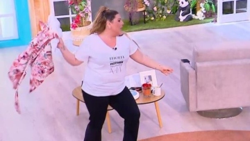 Δανάη Μπάρκα: Χόρεψε και τραγούδησε το ρεφρέν «όλο και κάποιος θα βρεθεί να με παρηγορήσει»