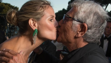 Χάιντι Κλουμ: Αποχαιρέτησε τον Ρομπέρτο Καβάλι με φωτογραφία που τον φιλάει στο στόμα