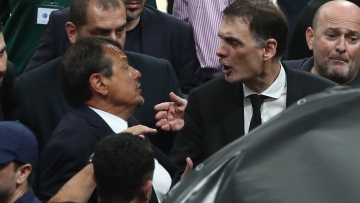 Έντονος διάλογος Αταμάν - Μπαρτζώκα μετά το τέλος του ντέρμπι 