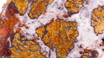 Reuters: Η αναδιατυπωμένη συμφωνία για τα ορυκτά της Ουκρανίας δεν προσδιορίζει με ακρίβεια τα οφέλη των ΗΠΑ