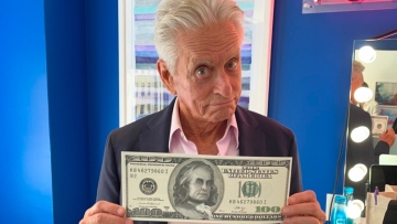 Μάικλ Ντάγκλας: Το πρόσωπό του ως Βενιαμίν Φραγκλίνος στο εκατοδόλαρο