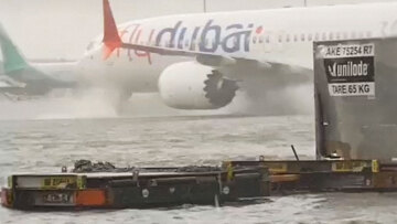 Ντουμπάι: Πλημμύρες από τις σφοδρές νεροποντές - Το αεροδρόμιο μετατράπηκε σε λίμνη, δείτε βίντεο