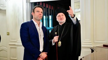 Στέφανος Κασσελάκης: Όταν βαφτίστηκα σχηματίσθηκε ένας Σταυρός από λάδι...