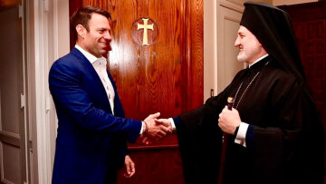 Η ατάκα Κασσελάκη «Όταν βαφτίστηκα σχηματίσθηκε σταυρός από λάδι» και το καμπανάκι Πολάκη από Αθήνα