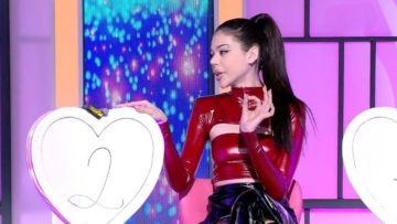 Νικολίνα στο My Style Rocks: Αυτό με τα 4αρια χωρίς λόγο έχει καταντήσει αηδία