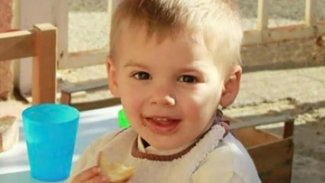 Νέες αποκαλύψεις για τον θάνατο του μικρού Εμίλ - Του είχαν αλλάξει ρούχα και μετέφεραν αλλού τα οστά, λένε οι Αρχές