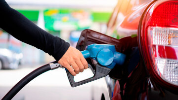 Πασχαλινή έξοδος με αμόλυβδη πάνω από 2 ευρώ - Γιατί είναι στα ύψη η τιμή της