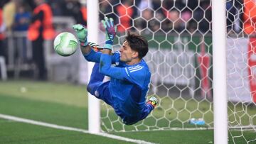 Δείτε τις μεγάλες επεμβάσεις του Τζολάκη στα πέναλτι που έστειλαν τον Ολυμπιακό στους 4