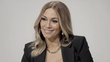 Έλλη Κοκκίνου: Δεν έχω κάνει ακόμη πλαστικές, φοβάμαι πολύ μην ξυπνήσω και με δω παραποιημένη