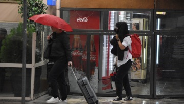 Καιρός: Προ των πυλών η κακοκαιρία - Από τα δυτικά θα ξεκινήσουν οι καταιγίδες, δείτε χάρτες μέχρι το βράδυ του Σαββάτου