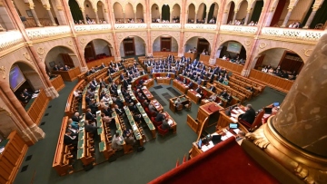 Ουγγαρία: Πολιτικές αναταράξεις - Έρευνες κατά επικριτή του Όρμπαν λόγω υποψιών για χρηματοδότηση από το εξωτερικό