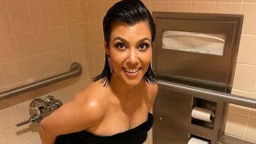 O Τράβις Μπάρκερ τρολάρει την Κόρτνεϊ Καρντάσιαν στα γενέθλιά της με μια φωτογραφία της στην τουαλέτα