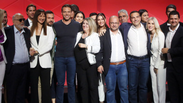 ΣΥΡΙΖΑ: «Αλέξη έλα πάνω» είπε ο Κασσελάκης και ανέβασε τον Τσίπρα στη σκηνή - Παρουσιάστηκε το ευρωψηφοδέλτιο