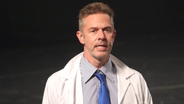 Χρήστος Λούλης: Eίχα αφοσιωθεί τόσο πολύ στο θέατρο και στη σχολή που δεν μιλούσα ούτε με τους γονείς μου