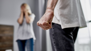 ΕΛ.ΑΣ.: 379 συλλήψεις σε 633 περιστατικά βίας κατά γυναικών την περασμένη εβδομάδα