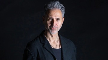 Δημήτρης Κόκοτας: Με προσεκτικά βήματα συνεχίζουν οι γιατροί την προσπάθεια να τον ξυπνήσουν από την καταστολή