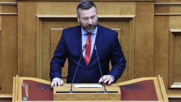 Βασίλης Γραμμένος: Με κάταγμα στη μύτη ο βουλευτής που γρονθοκοπήθηκε από τον Φλώρο στην Βουλή