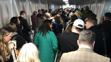 Χάος στα βρετανικά αεροδρόμια: Καθυστερήσεις στον έλεγχο διαβατηρίων και αναστάτωση στους επιβάτες