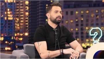 Ηλίας Βρεττός: Είμαι από τους ελάχιστους άντρες που εκπλήρωσα τα συζυγικά μου καθήκοντα την πρώτη μέρα του γάμου