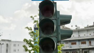 Δεν λειτουργούν τα φανάρια στη συμβολή των οδών Α. Φραντζή και Ιππώνακτος στον Νέο Κόσμο 
