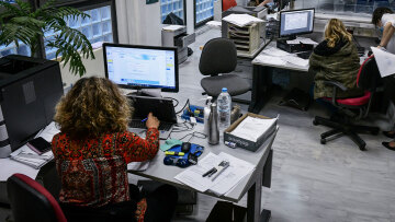 Νομοσχέδιο ΥΠΕΣ: Νέα εποχή στην εξέλιξη των δημοσίων υπαλλήλων, στόχος η σύνδεση προαγωγών με απόδοση και δεξιότητες