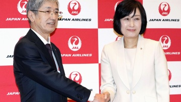 Ξεκίνησε από αεροσυνοδός και έγινε η πρώτη γυναίκα επικεφαλής της Japan Airlines