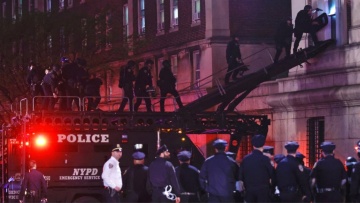 ΗΠΑ: Η αστυνομία εκκένωσε την κατάληψη στο πανεπιστήμιο Κολούμπια - Δεκάδες συλλήψεις