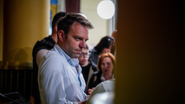 Το «κοινωνικό μέτωπο» Κασσελάκη: O Σπηλιωτόπουλος, οι δημόσιοι υπάλληλοι και οι σύντροφοι - σχολιαστές