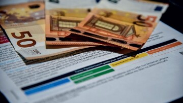 Ηλεκτρική ενέργεια: Eντείνεται η στροφή των καταναλωτών προς τα σταθερά τιμολόγια