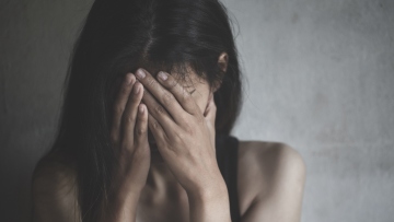 Κως: Έκαναν ανήθικες προτάσεις σε ανήλικη, αντέδρασε και την δάγκωσαν