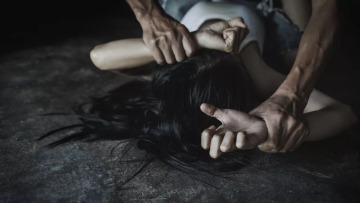 Ηράκλειο: Την χτυπούσε και την έβριζε μέσα στο αυτοκίνητο