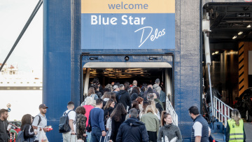 Αδειούχοι του Πάσχα: Άδειασε τη Μεγάλη Παρασκευή η Αθήνα - Όπου φύγει-φύγει για νησιά Αργοσαρωνικού και Κυκλάδες