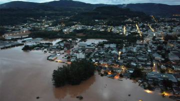 Αυξάνεται ο αριθμός των νεκρών από την κακοκαιρία στη νότια Βραζιλία - Έφτασαν τους 29 και άλλοι 60 αγνοούνται