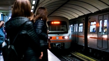 Ρεκόρ εξαετίας στα έσοδα από εισιτήρια σε μετρό και τραμ