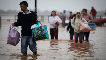 Πλημμύρες στη Βραζιλία: Δεκάδες νεκροί και αγνοούμενοι, χιλιάδες ξεσπιτώθηκαν - Δείτε βίντεο