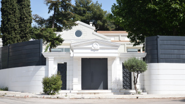 Φορο-δικαστική εκκρεμότητα 11 εκατ. ευρώ του πατέρα Κασσελάκη για την πρώην βίλα του στην Εκάλη