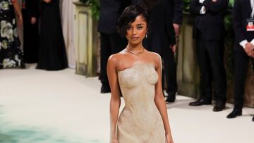 Met Gala: Φόρεμα από άμμο επέλεξε η Tyla - Δεν μπορούσε να ανέβει τα σκαλιά 