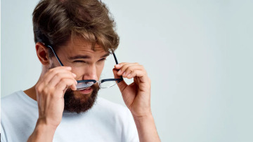 65χρονος με πλήρη τύφλωση ανέκτησε μέρος της όρασής του μετά από τοποθέτηση εμφυτεύματος