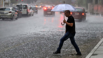 Πώς κινείται η κακοκαιρία Ines: Πού βρέχει τώρα, δείτε χάρτες