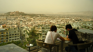 Καιρός: Αφρικανική σκόνη διαρκείας με δύο εξάρσεις - Ξεκινούν τα πρώτα 30άρια από αύριο 