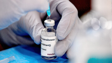 AstraZeneca: Η πορεία του εμβολίου Vaxzevria μέχρι την απόσυρσή του - Τι λένε οι ειδικοί και τι υποστηρίζει η εταιρεία