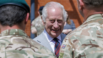 Βασιλιάς Κάρολος: Επισκέφτηκε στρατιωτική σχολή - «Χαίρομαι που μου επέτρεψαν να βγω από το κλουβί μου»