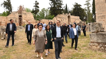 Κυριάκος Μητσοτάκης: Στη Μονή Δαφνίου ο πρωθυπουργός - Δείτε φωτογραφίες